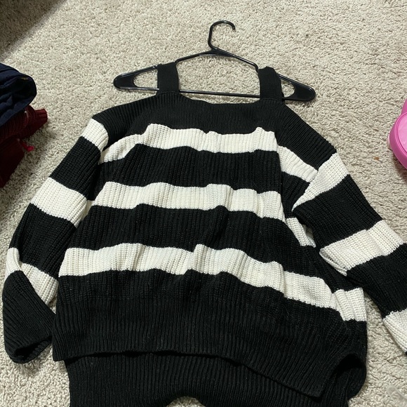 Three medium tops - Picture 2 of 3